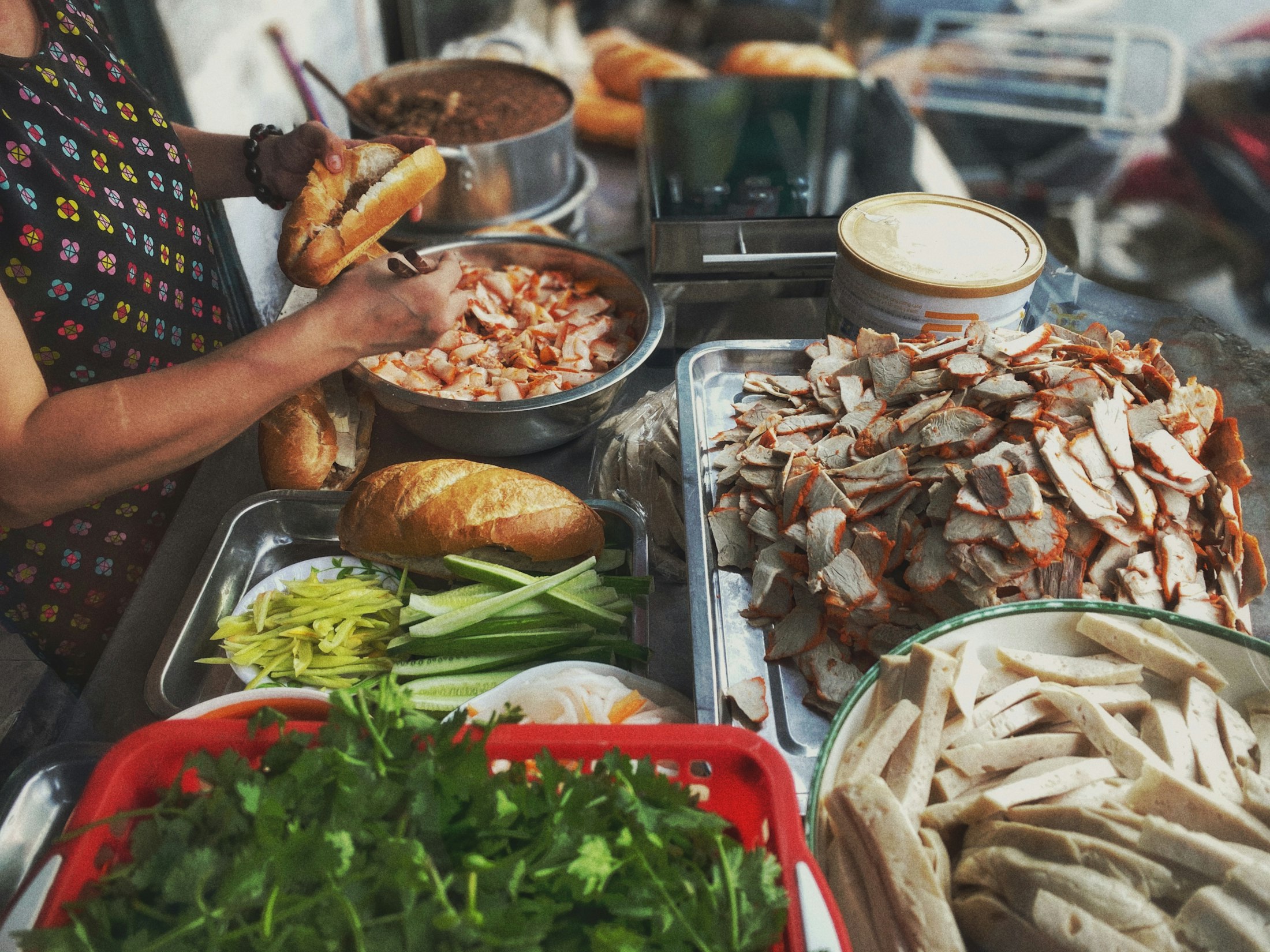 High-resolution campus meal tray with balanced foods to represent student nutrition context