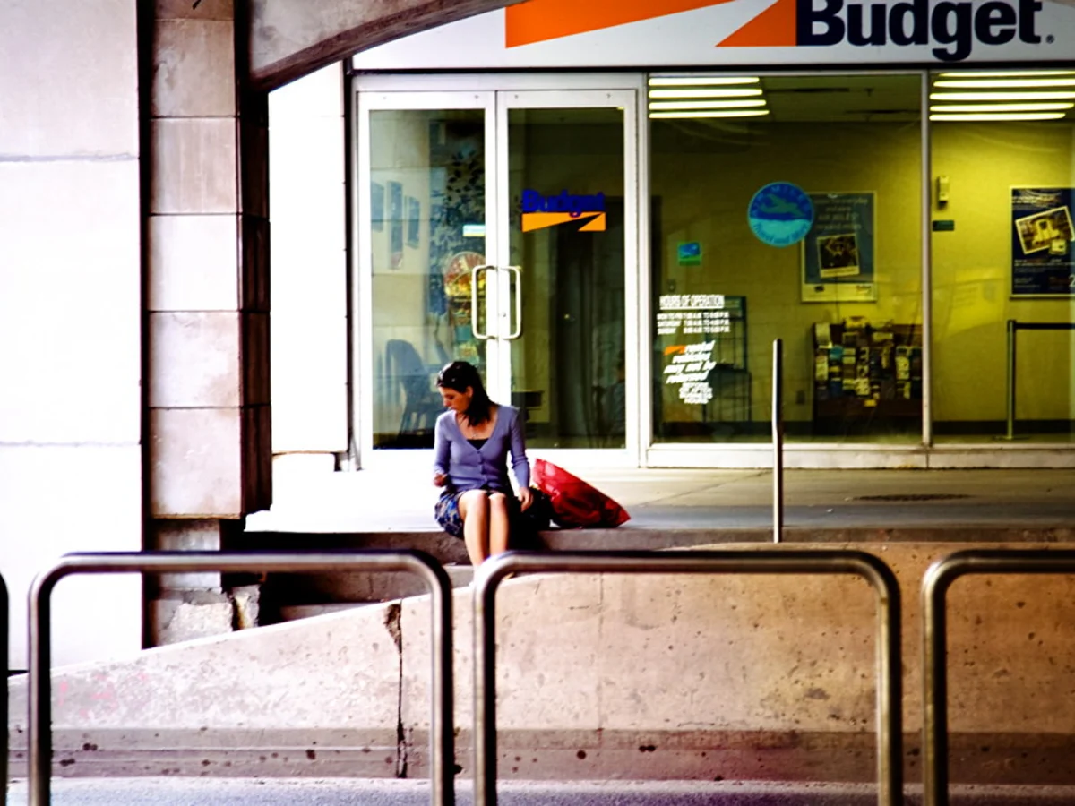 Budget-minded traveler scene representing value maximizer persona